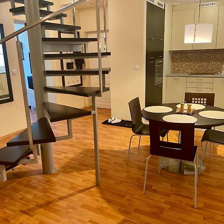Huge Two Floor Apartment On The Park Colonnade With Free Parking For One Car, 160 Sqm 卡罗维发利 外观 照片