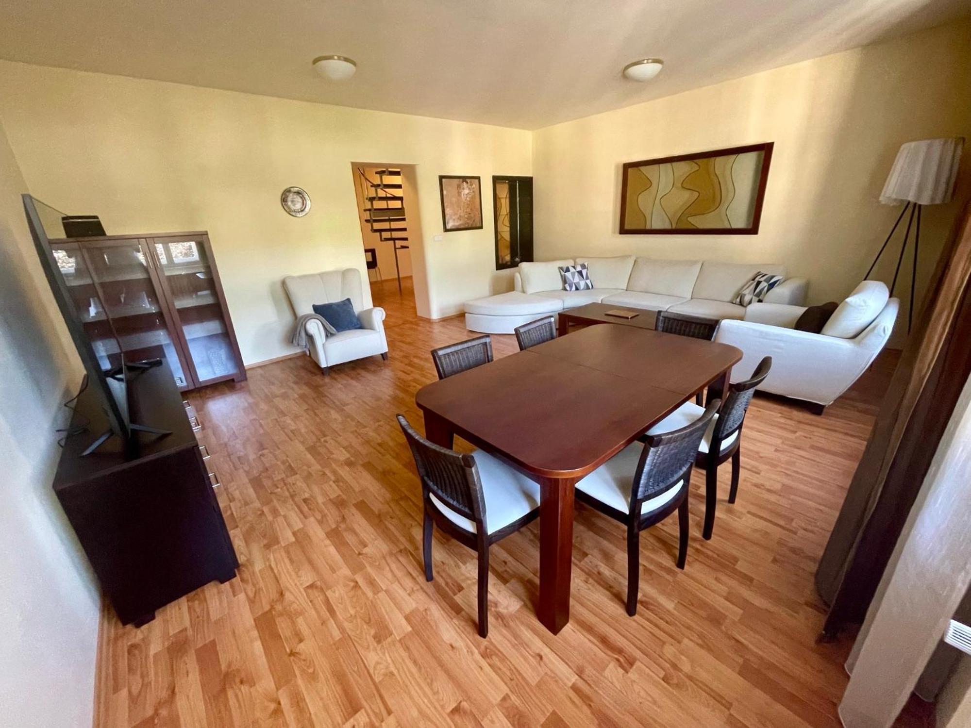Huge Two Floor Apartment On The Park Colonnade With Free Parking For One Car, 160 Sqm 卡罗维发利 外观 照片