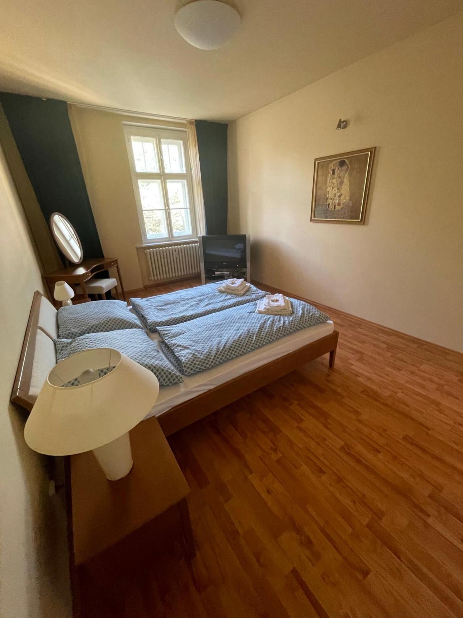 Huge Two Floor Apartment On The Park Colonnade With Free Parking For One Car, 160 Sqm 卡罗维发利 外观 照片