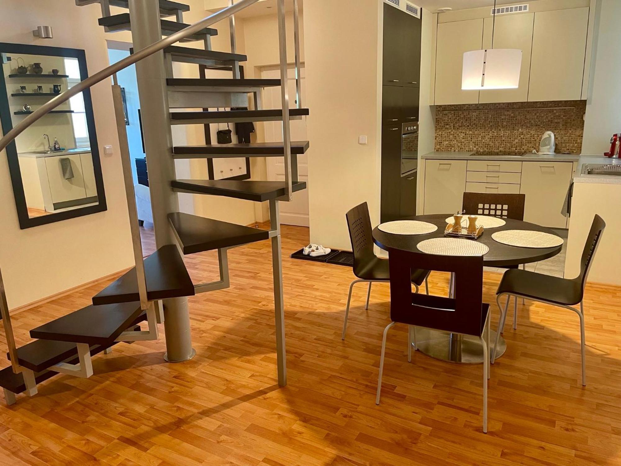 Huge Two Floor Apartment On The Park Colonnade With Free Parking For One Car, 160 Sqm 卡罗维发利 外观 照片